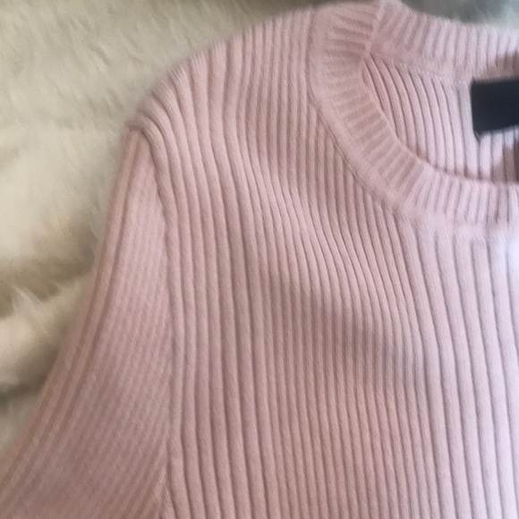 “FORVEVER 21” Pale Pink Ruffled Ladies Top. - Picture 7 of 7